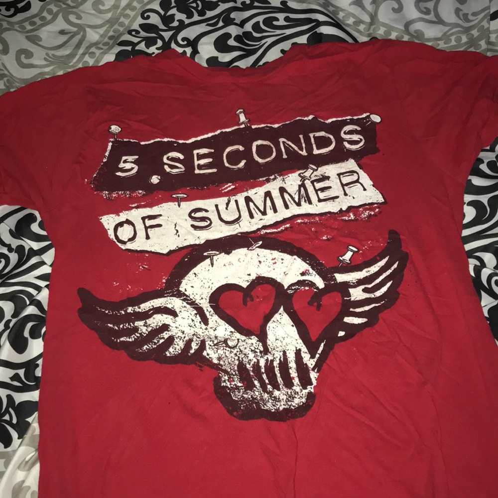 5SOS tee